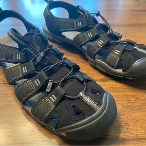 KEEN Clearwater Men’s Size 13 Black Outdoor Waterproof Sandals